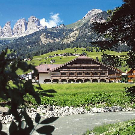 Hotel Rubino Deluxe Campitello di Fassa Esterno foto