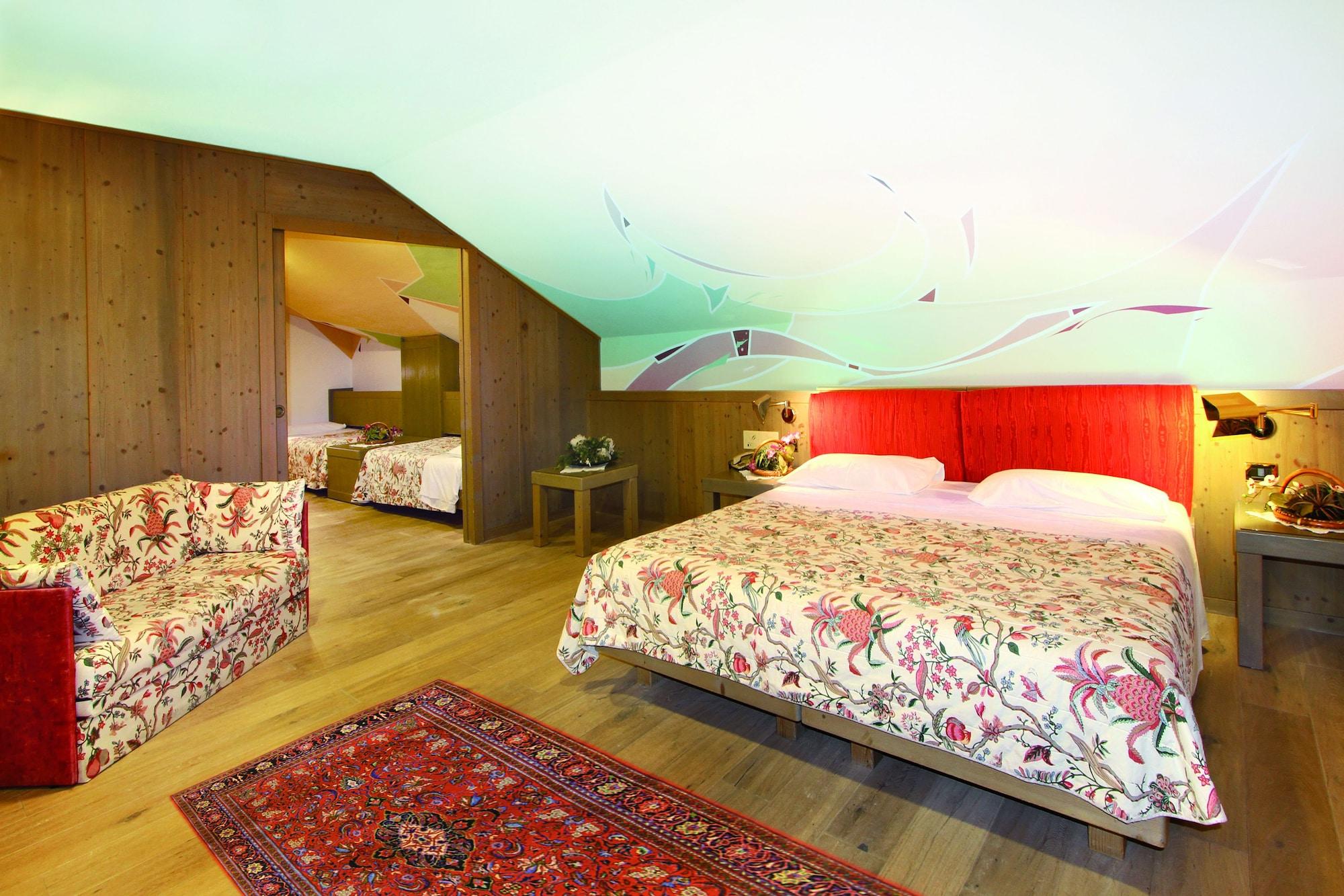 Hotel Rubino Deluxe Campitello di Fassa Esterno foto