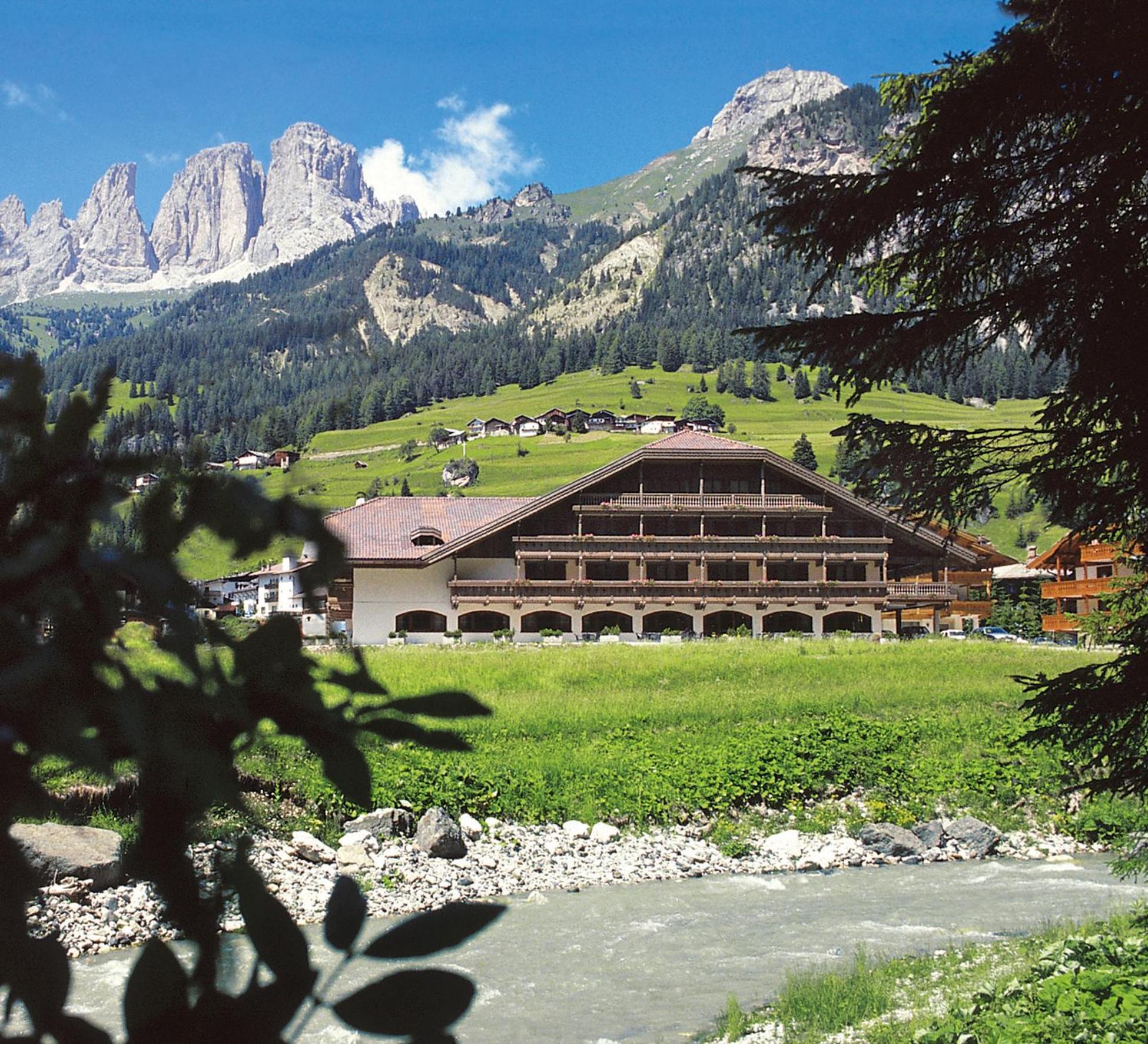 Hotel Rubino Deluxe Campitello di Fassa Esterno foto
