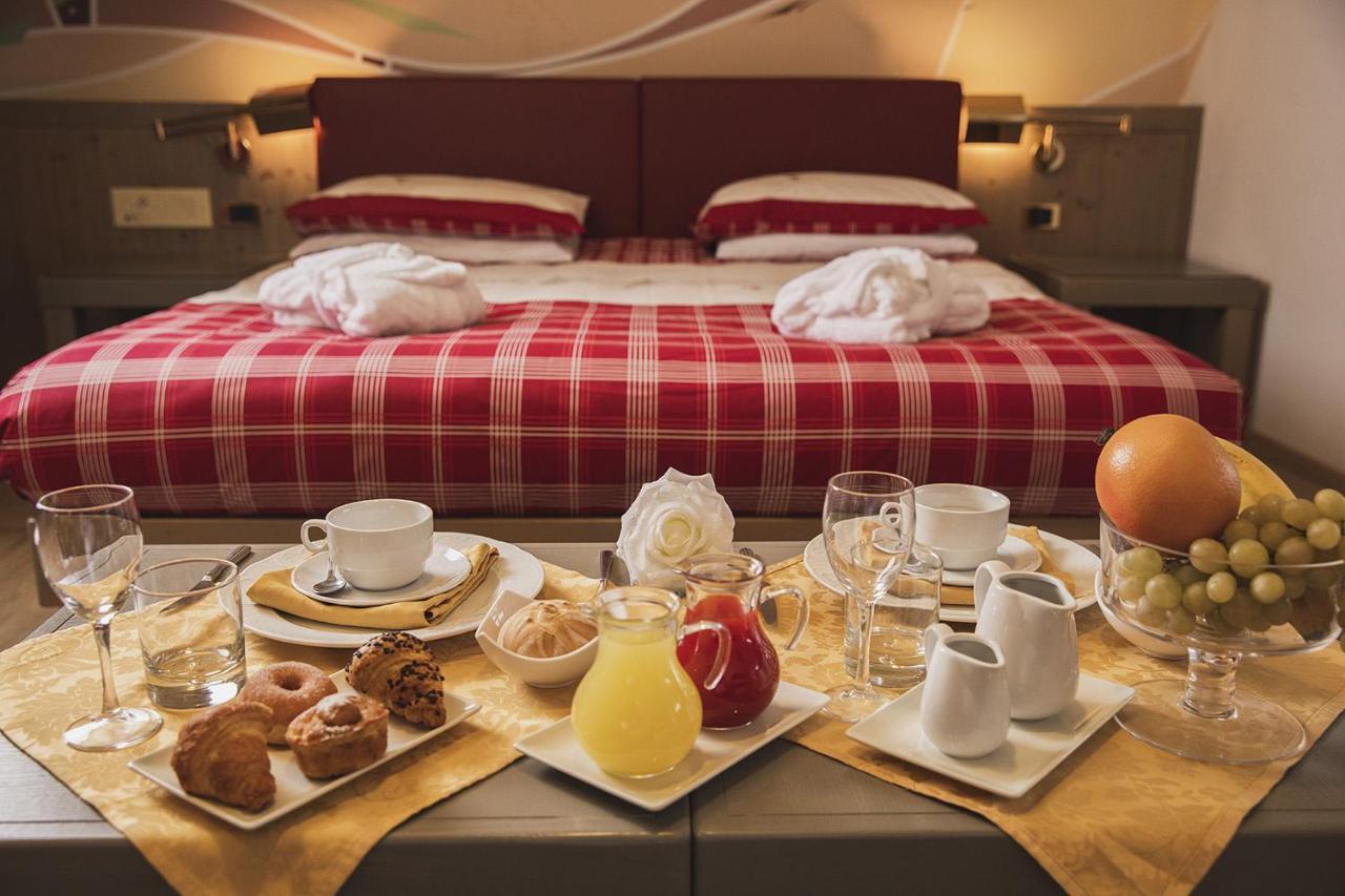 Hotel Rubino Deluxe Campitello di Fassa Esterno foto